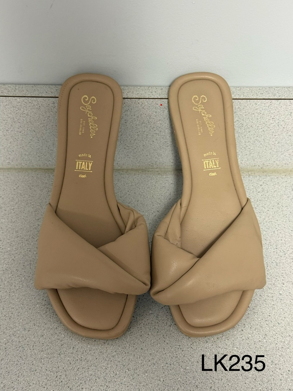 Seychelles Breath of Fresh Air Sand V-Leather Slides US 8